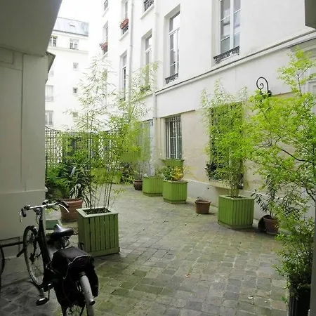 Apartment Beautiful 2 Bdrm- In The Heart Of The Marais Paris