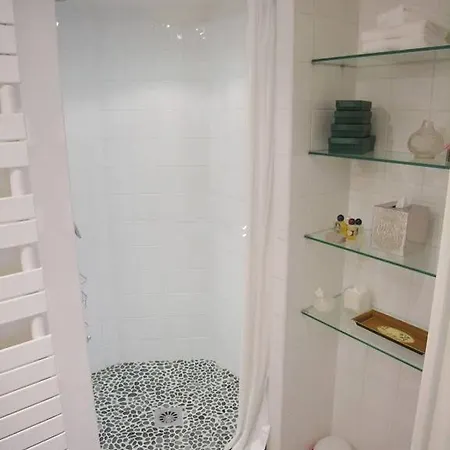 Apartment Beautiful 2 Bdrm- In The Heart Of The Marais