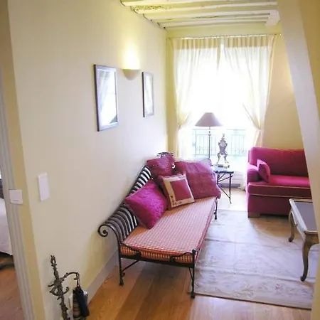 Apartment Beautiful 2 Bdrm- In The Heart Of The Marais